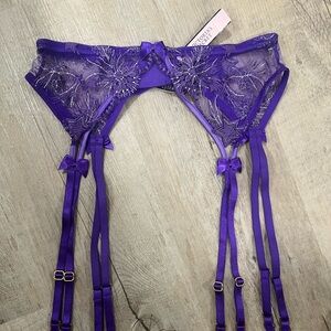 NWT Victoria’s Secret Garter Belt Size XS/S